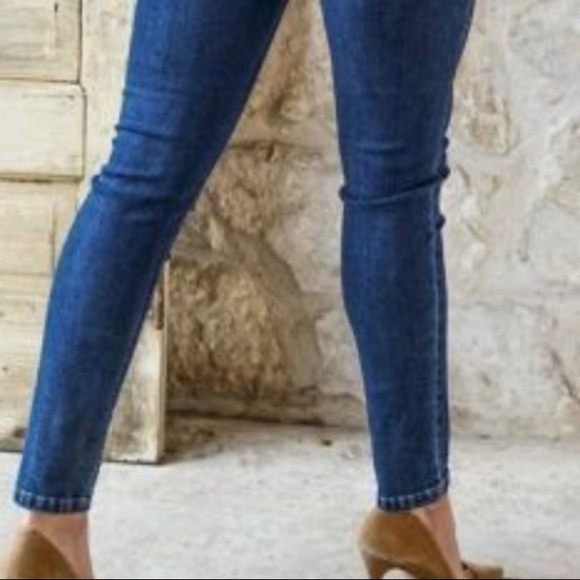 NWT. High-rise skinny jeans longer length - Picture 10 of 14